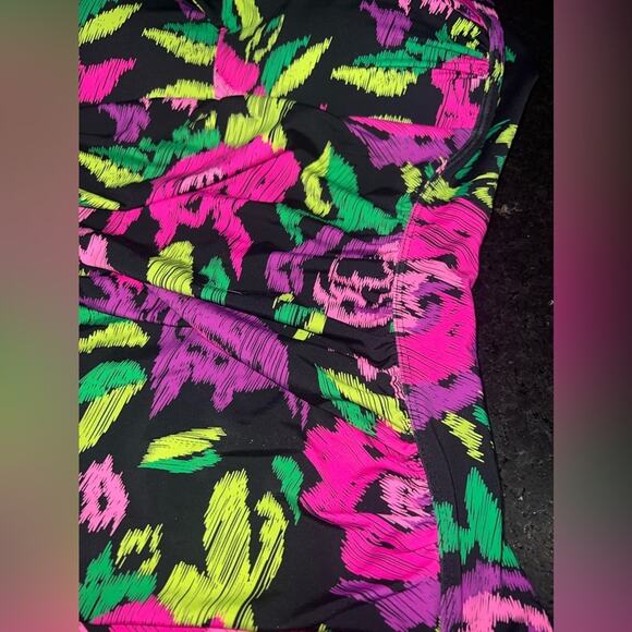 NEW BETSEY JOHNSON BRIGHT FLORAL ONE PIECE SWIMSUIT SZ XL - Picture 5 of 12